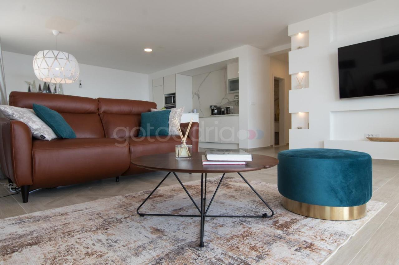 Smaragd - Opal - Luxury With Shared Pool And Private Hot Tub Apartment *