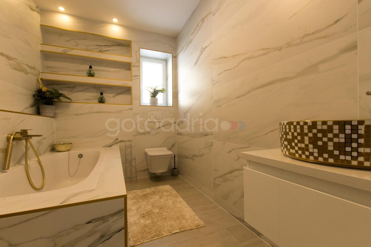 Apartment Smaragd - Opal - Luxury With Shared Pool And Private Hot Tub *