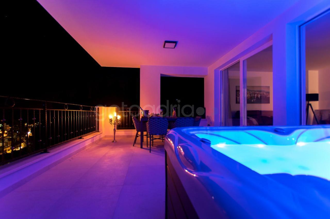 Apartment Smaragd - Opal - Luxury With Shared Pool And Private Hot Tub