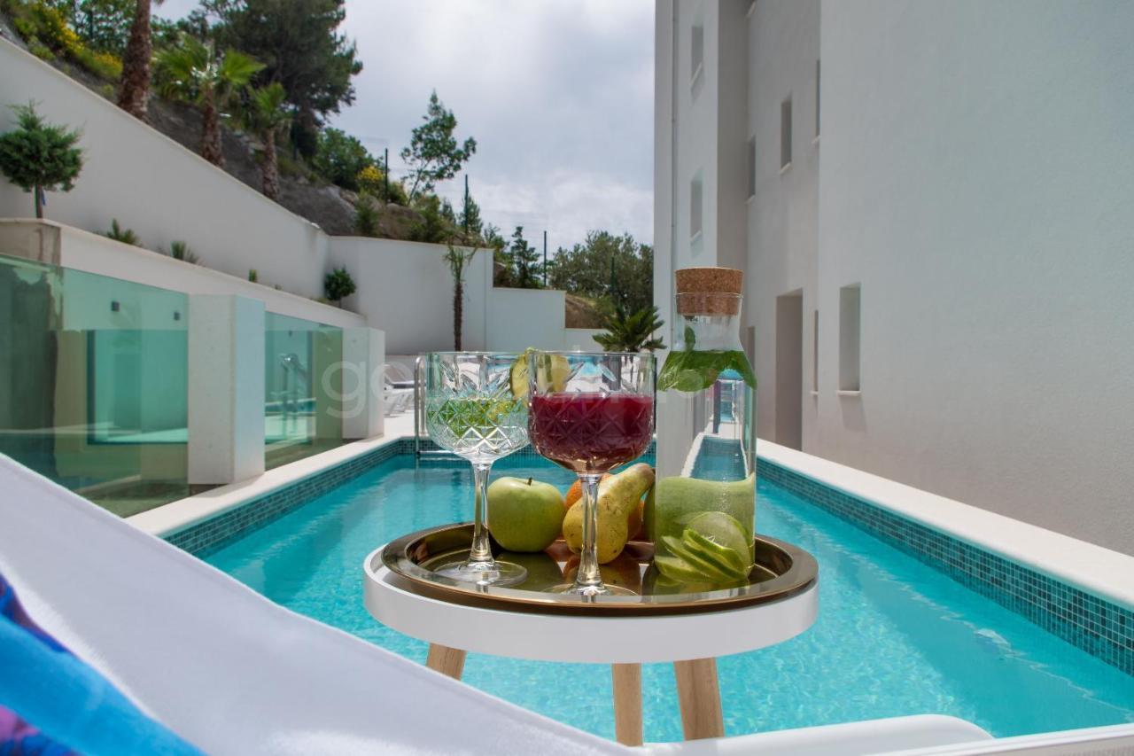 Smaragd - Opal - Luxury With Shared Pool And Private Hot Tub Apartment Makarska