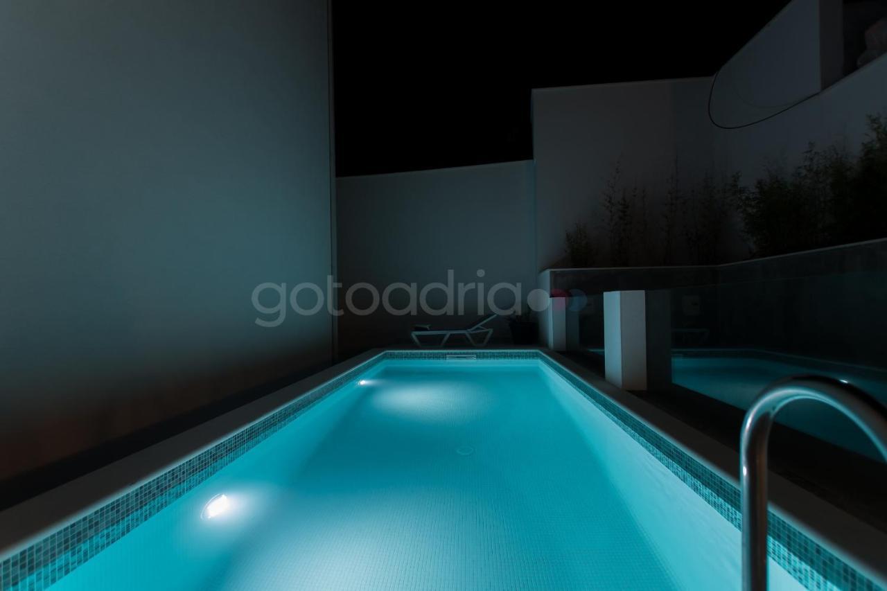 Smaragd - Opal - Luxury With Shared Pool And Private Hot Tub